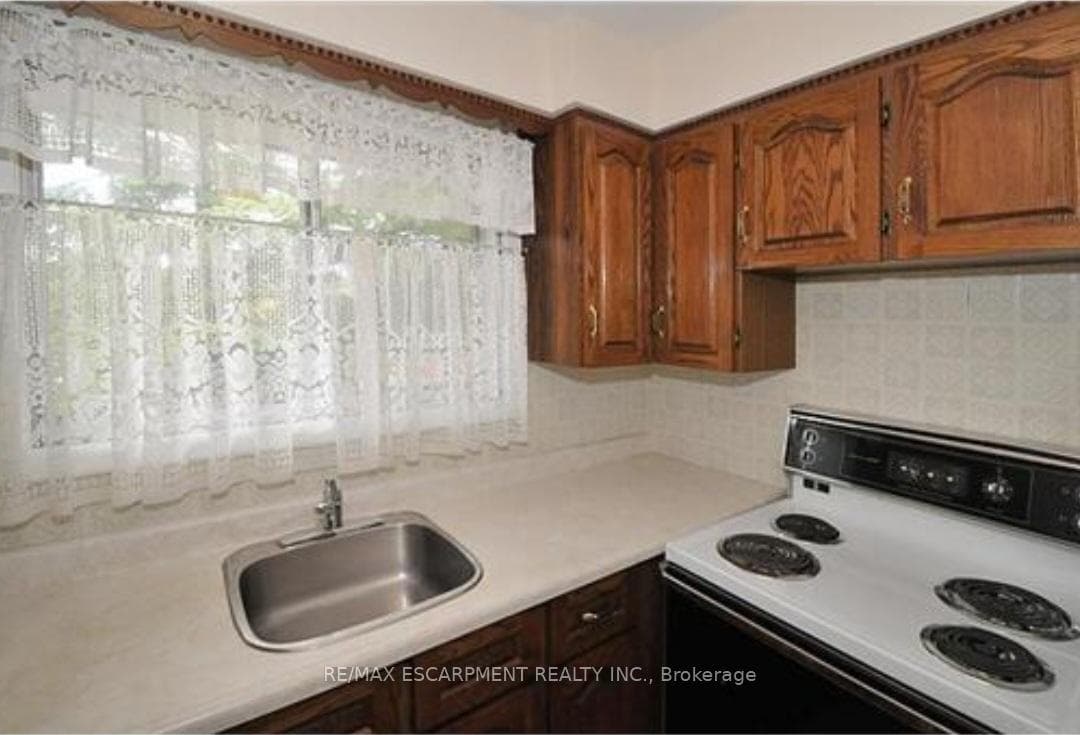 206 Columbia Drive photo 8