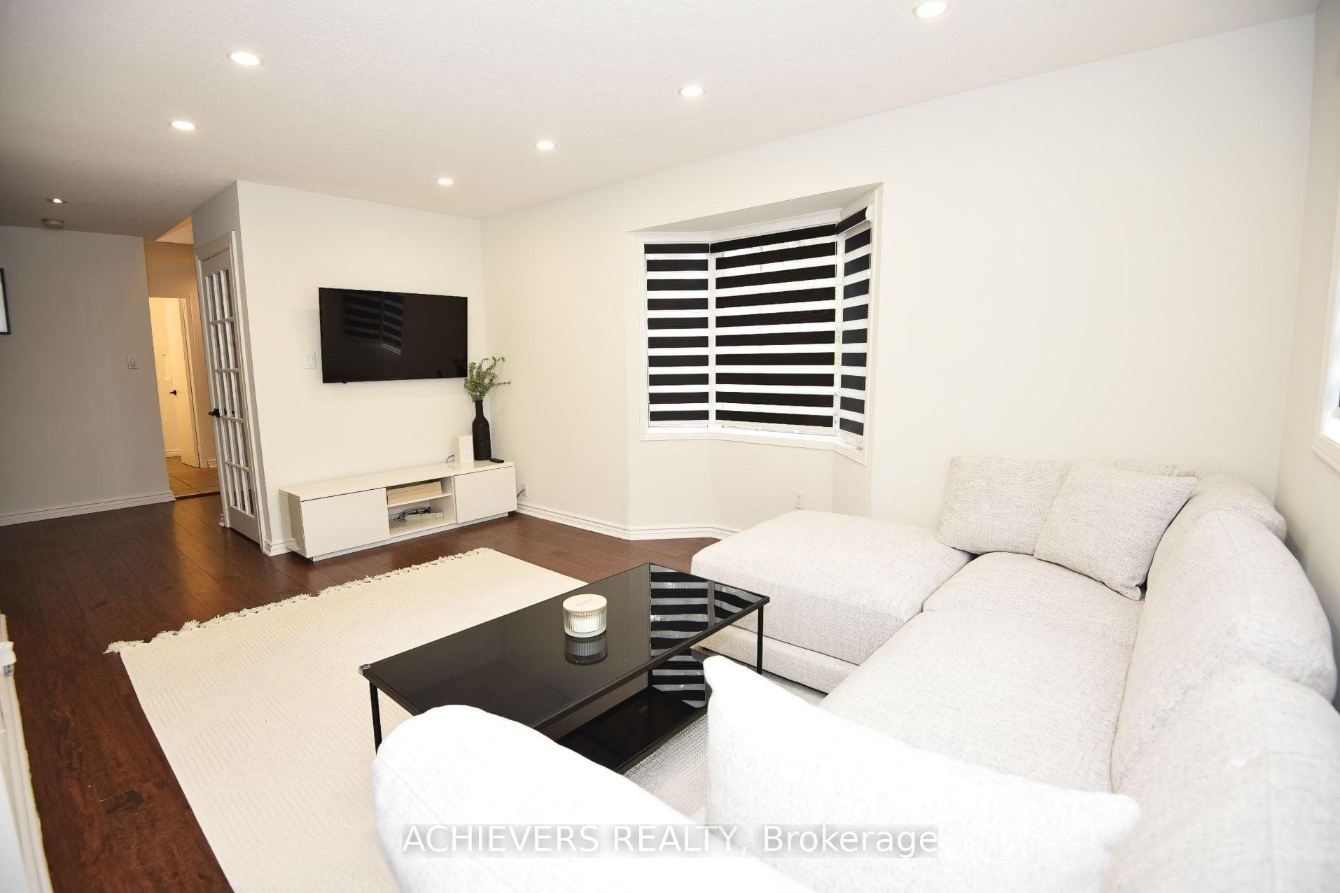 19 Mccullock Crescent photo 8