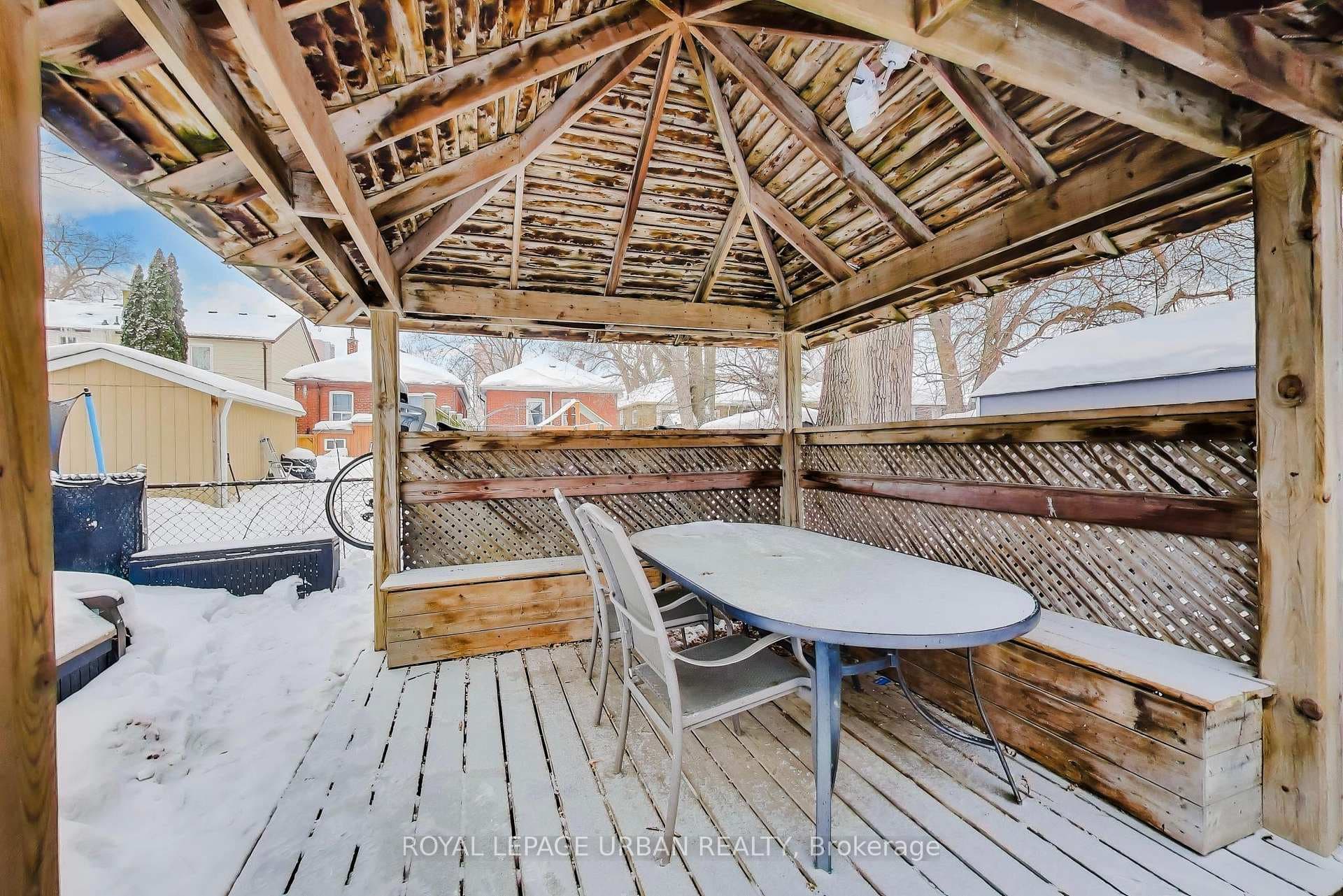 132 Mortimer Avenue photo 35