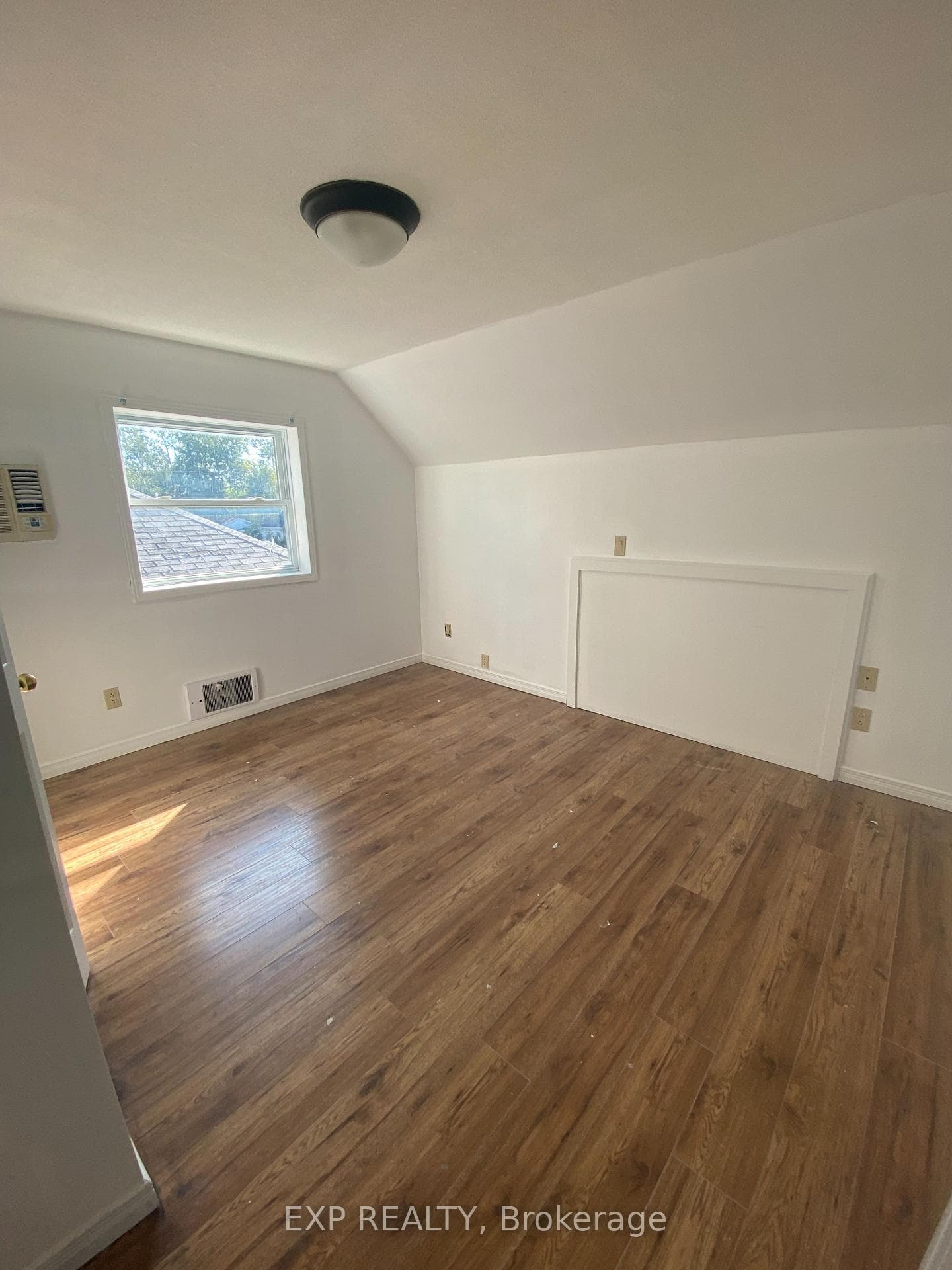 612 Romaine Street photo 27