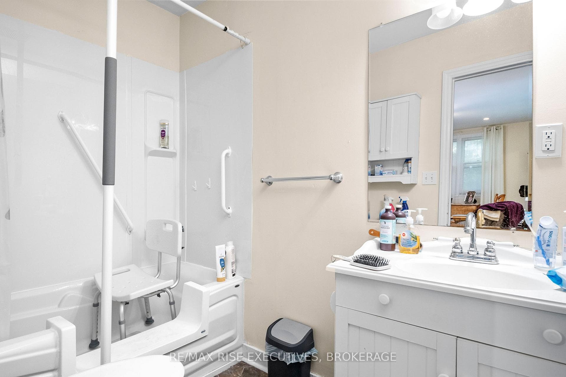 89 DUNDAS Street photo 30