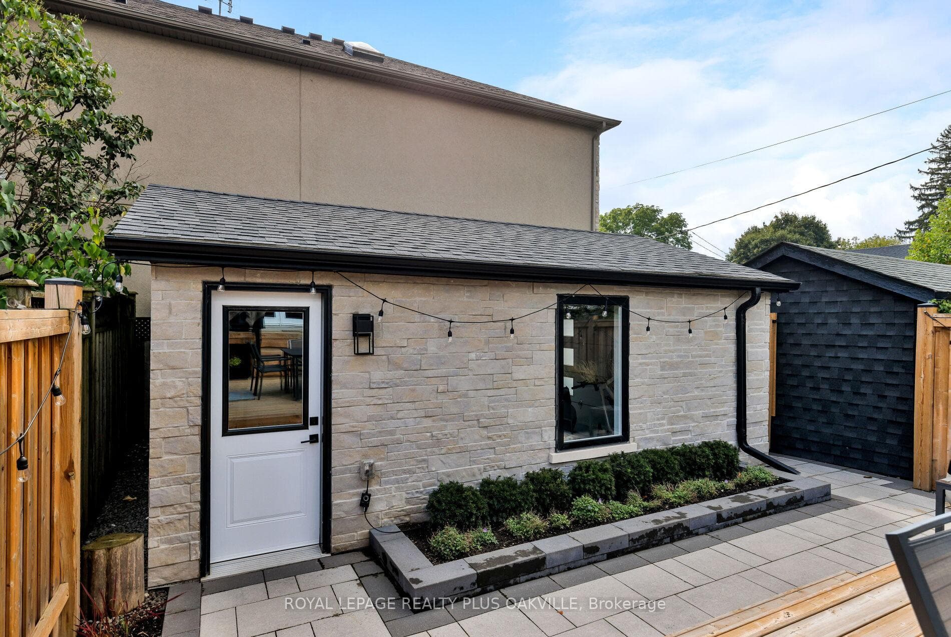 367 Manor Road photo 25