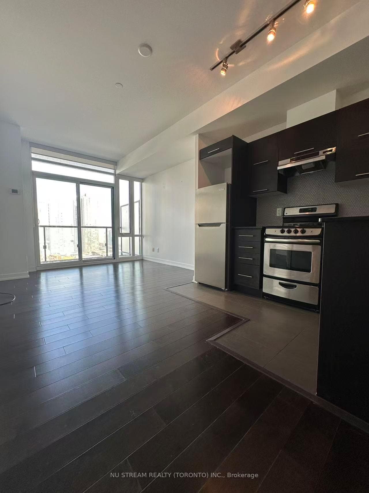 170 Fort York Boulevard Unit 1808 photo 4