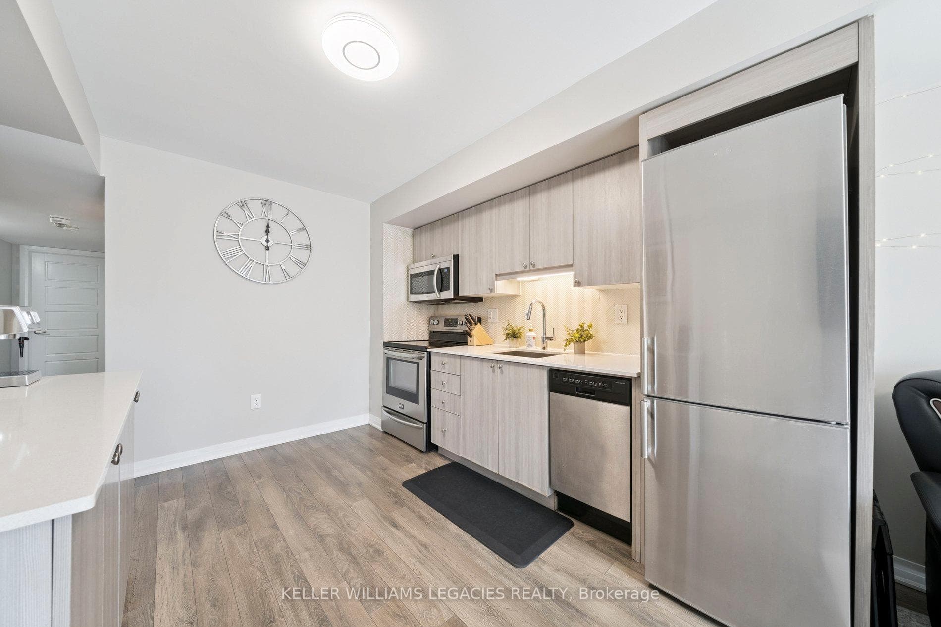 189 William Duncan Road Unit 6 photo 6