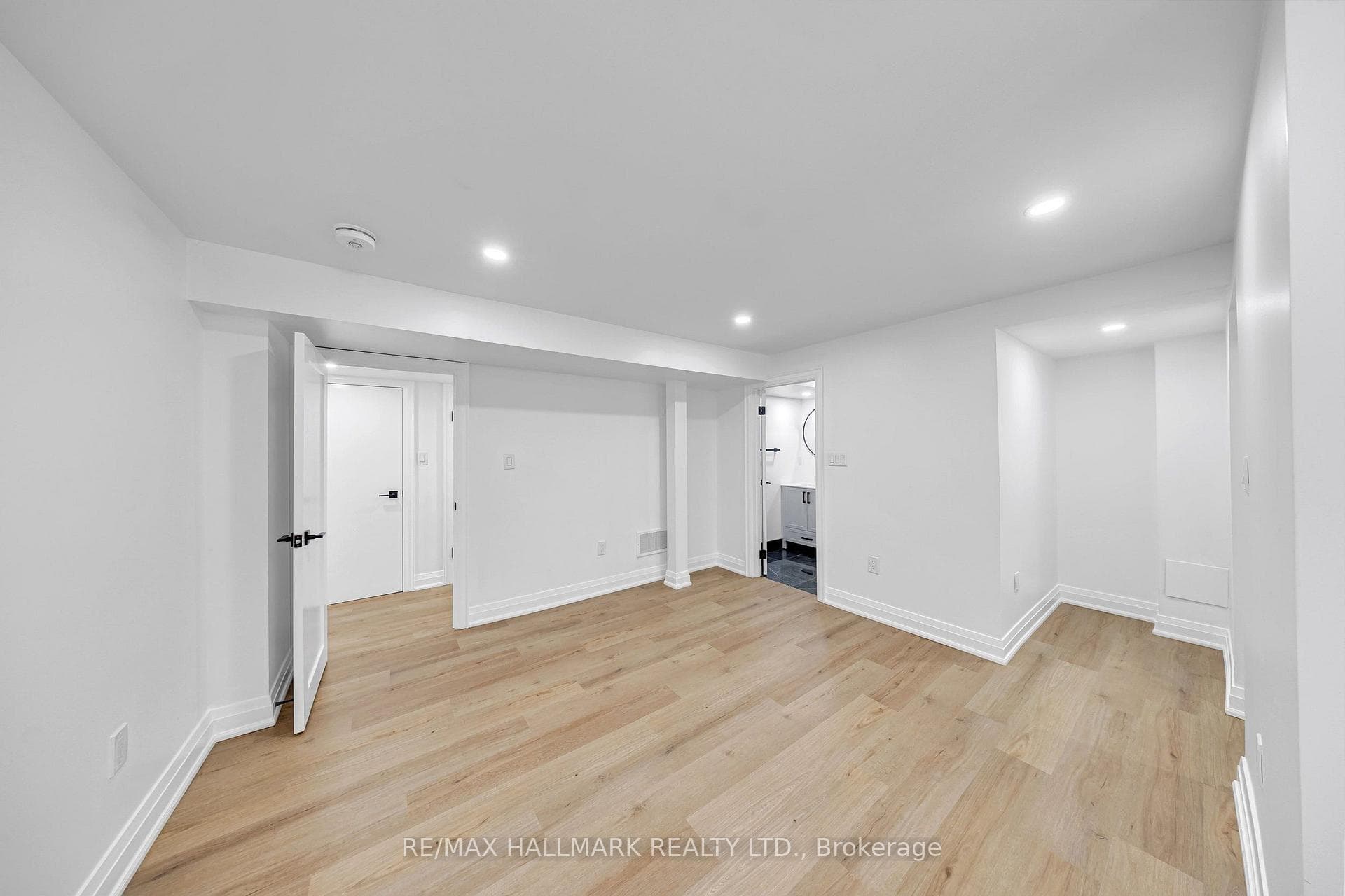 978 Midland Avenue photo 37