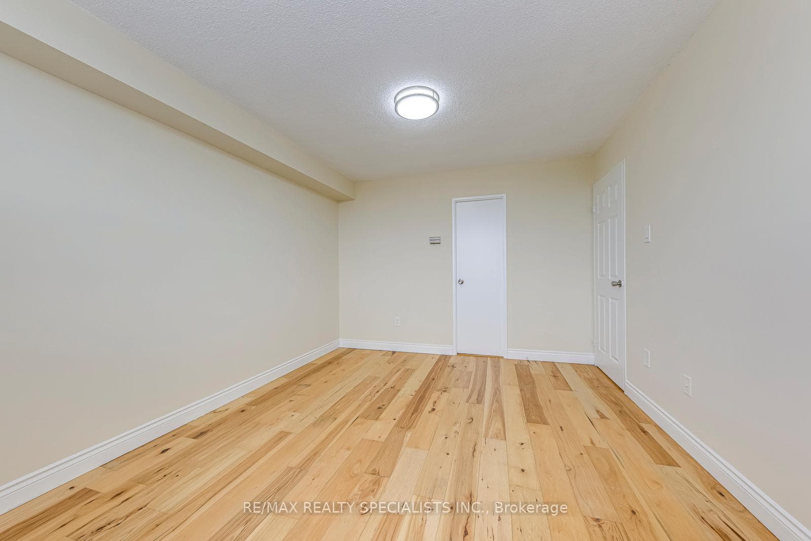 966 Inverhouse Drive Unit 405 photo 30