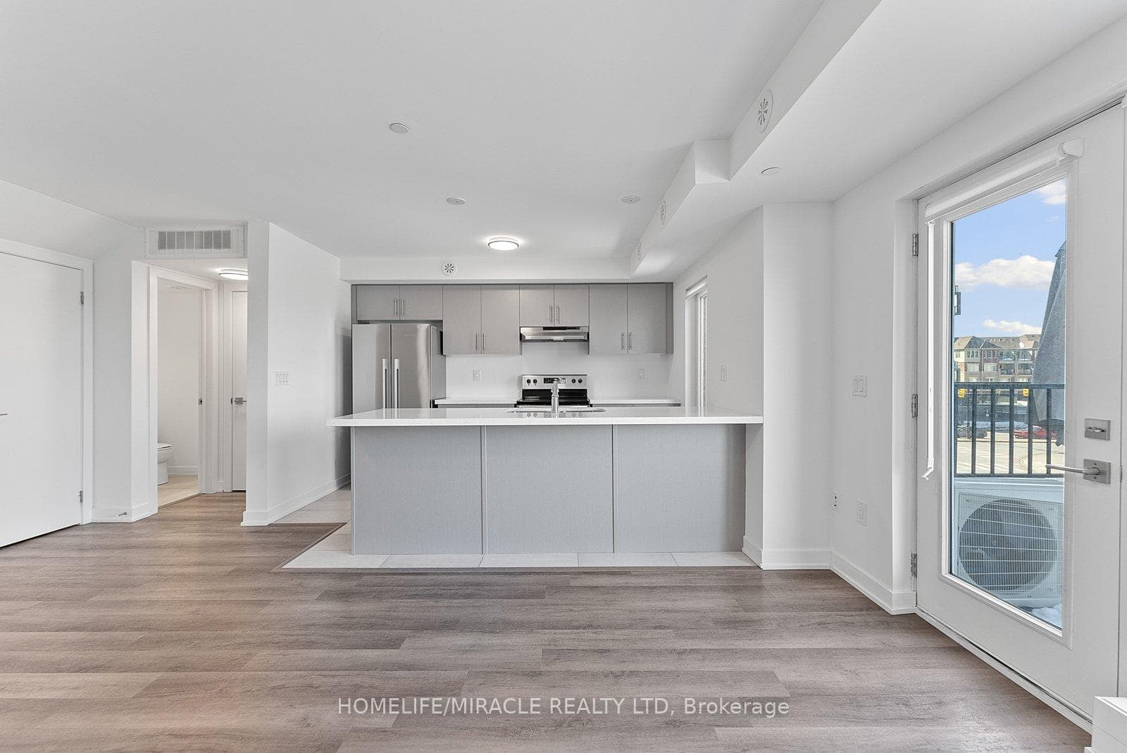 185 Veterans Drive Unit 14 photo 12