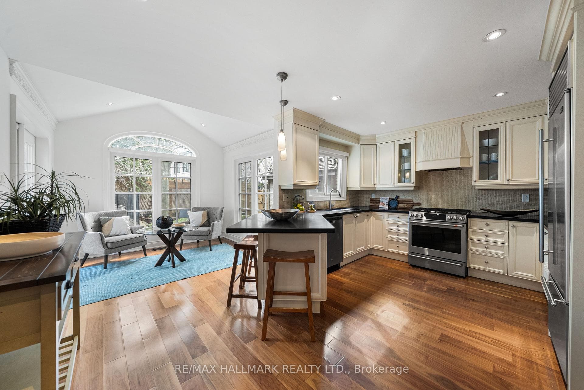 55 Riverside Boulevard photo 6