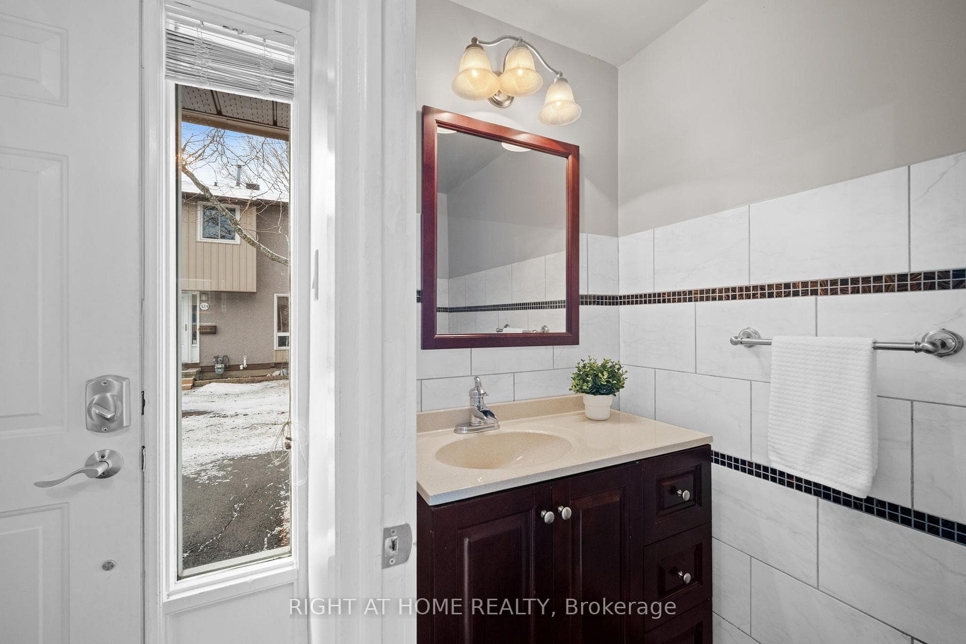 336 Woodfield Drive photo 4