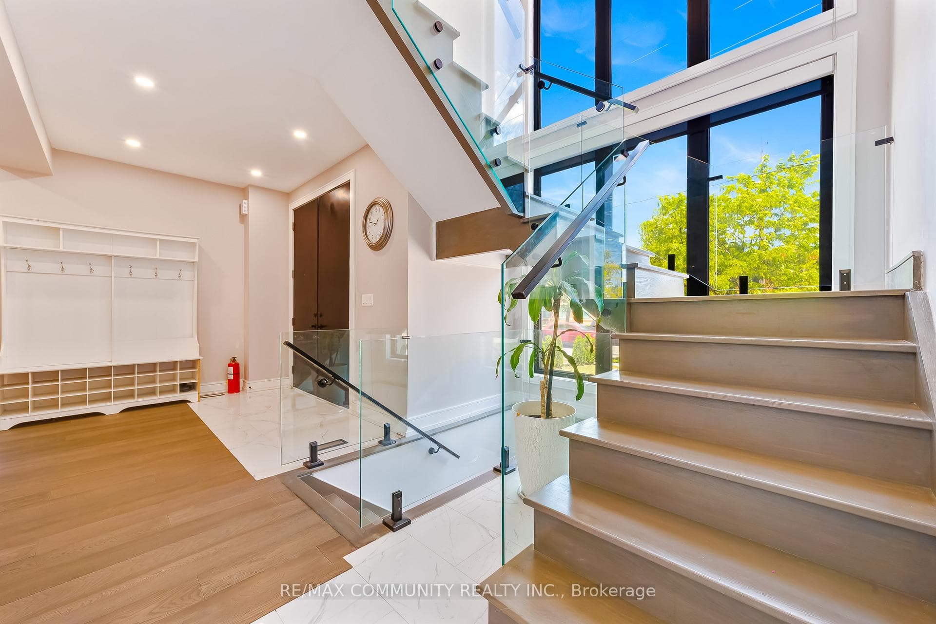 856 Kennedy Road photo 16