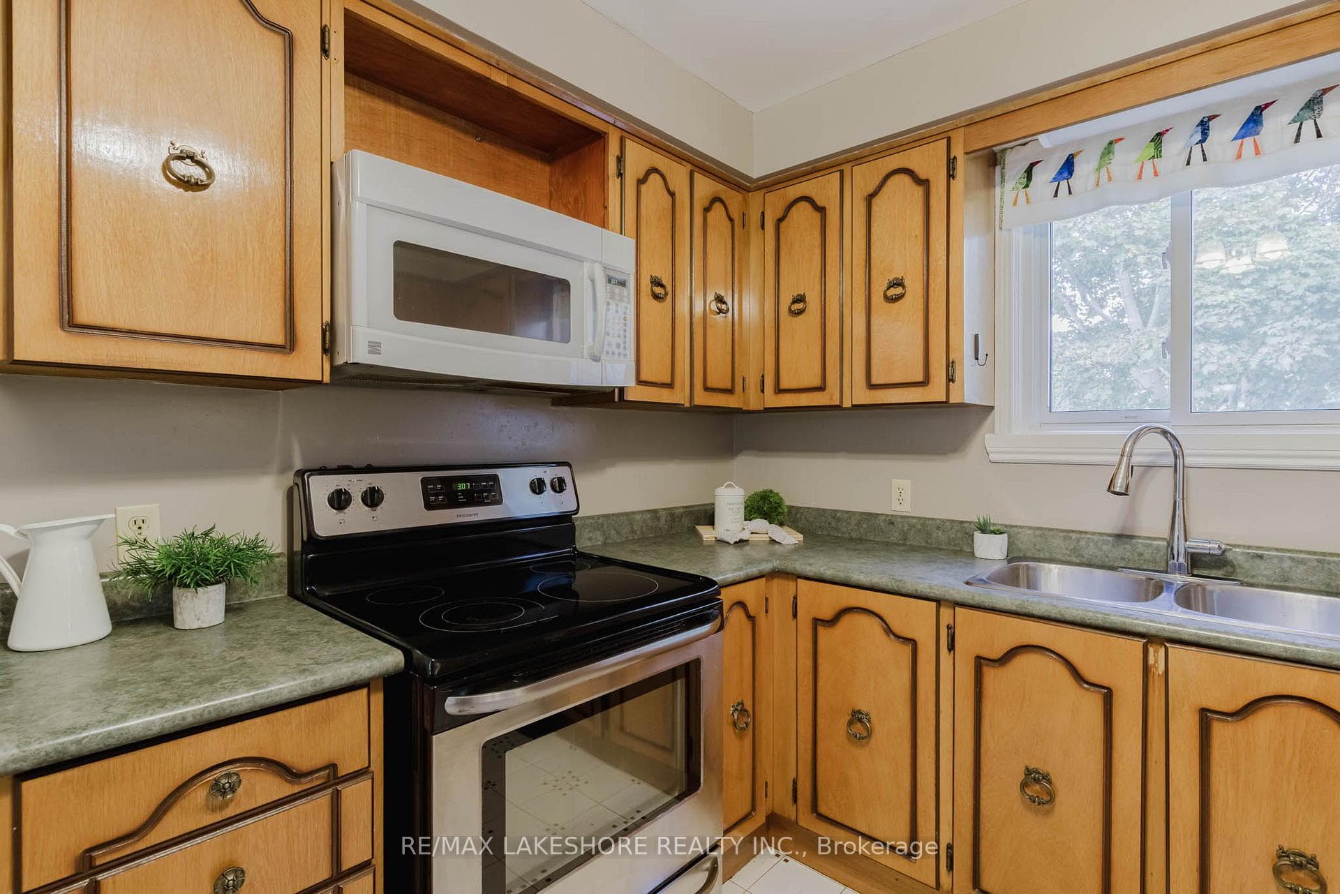 602 Mackechnie Crescent photo 18