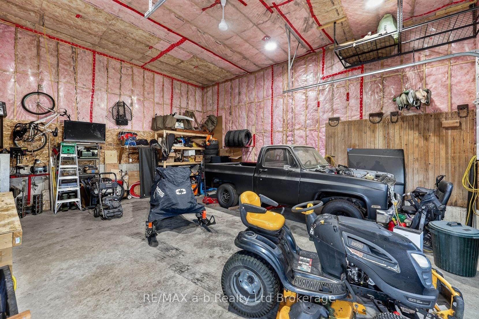 584112 BEACHVILLE Road photo 34