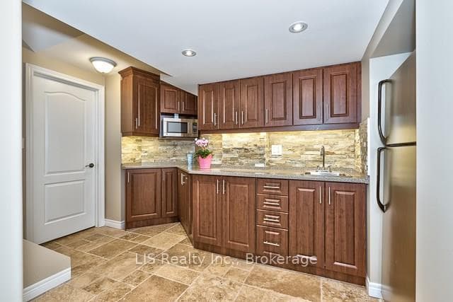 2397 Gladstone Avenue photo 9
