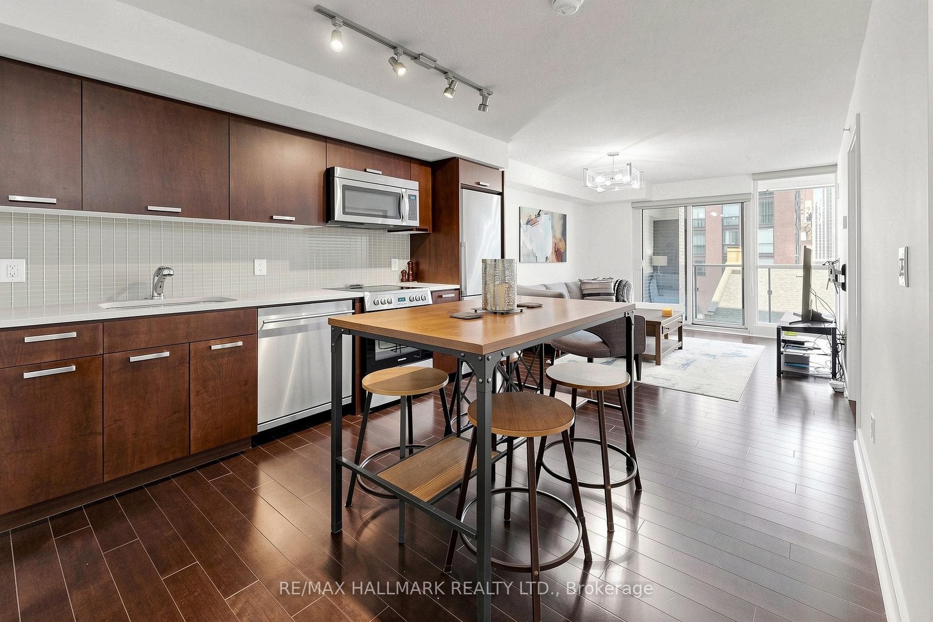 295 Adelaide Street Unit 313 photo 11