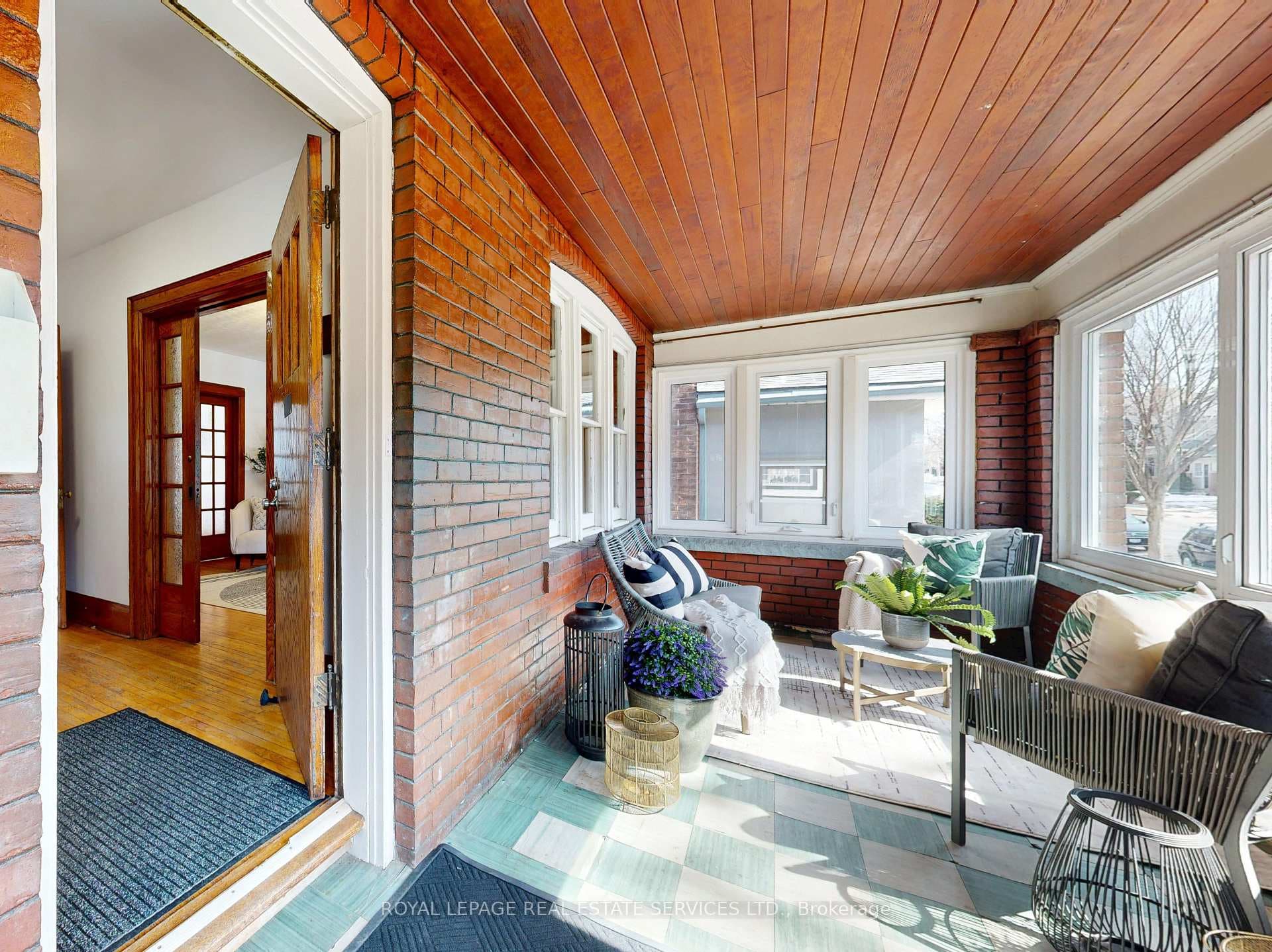216 Humberside Avenue photo 3