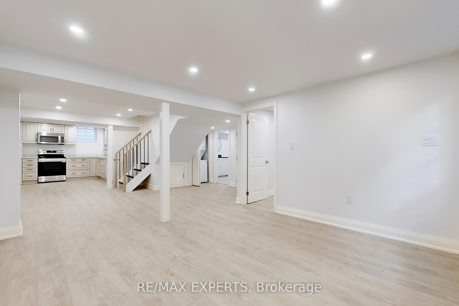 1097 Wildwood Drive Unit Lower photo 2