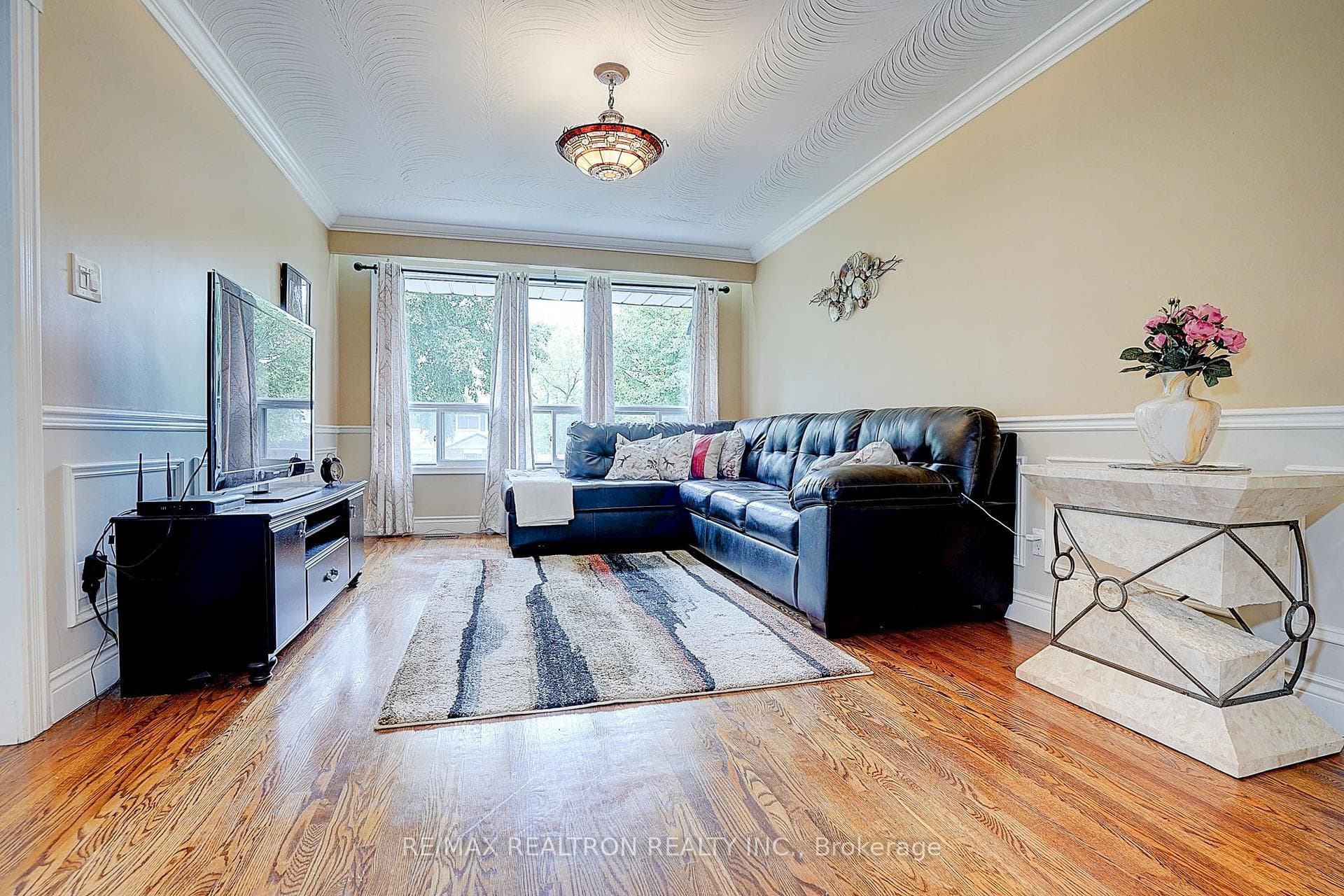 583 Pinewood Street photo 8