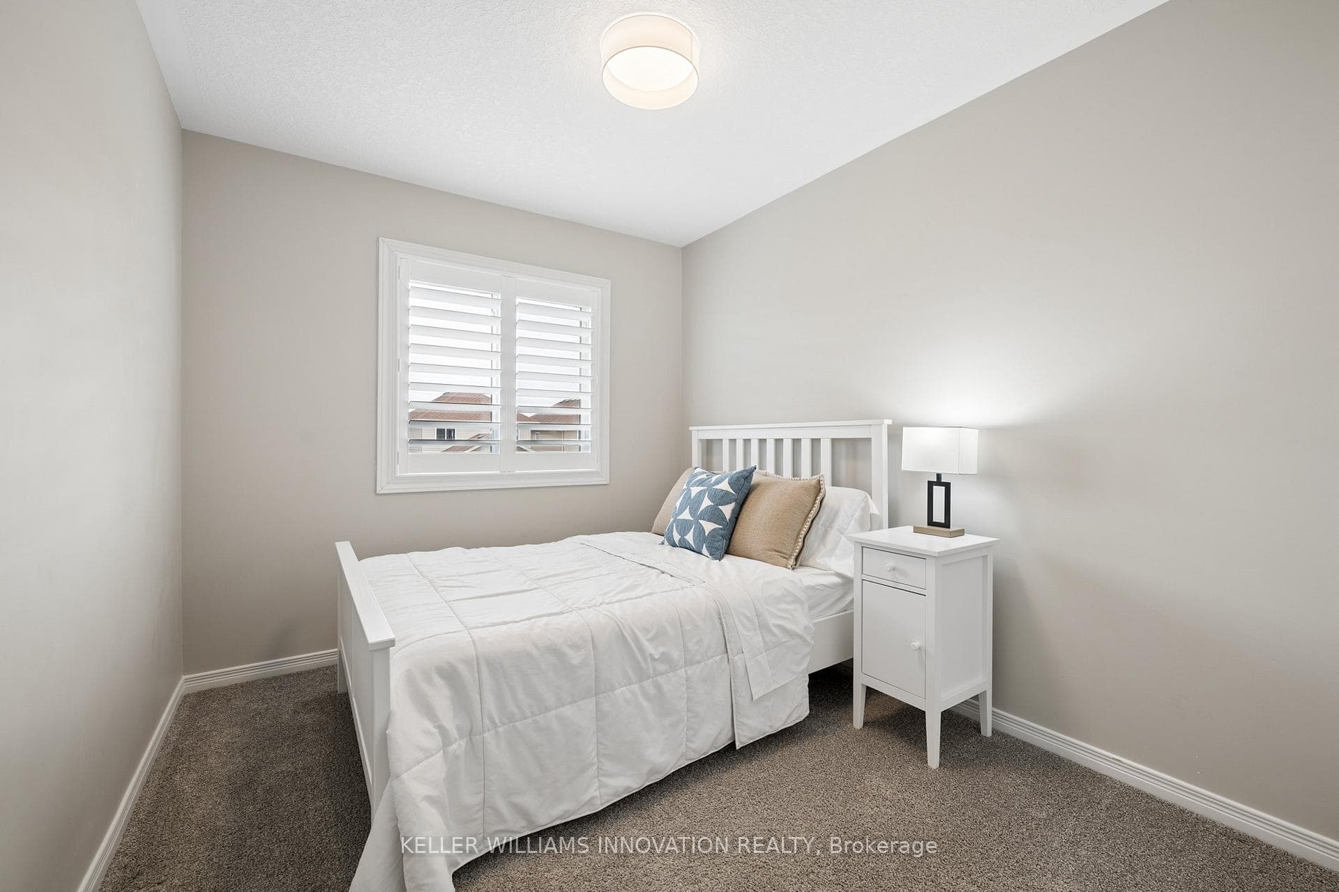 951 Zeller Crescent photo 24