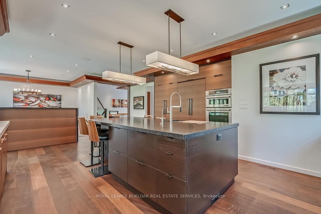 2052 Highview Drive photo 9