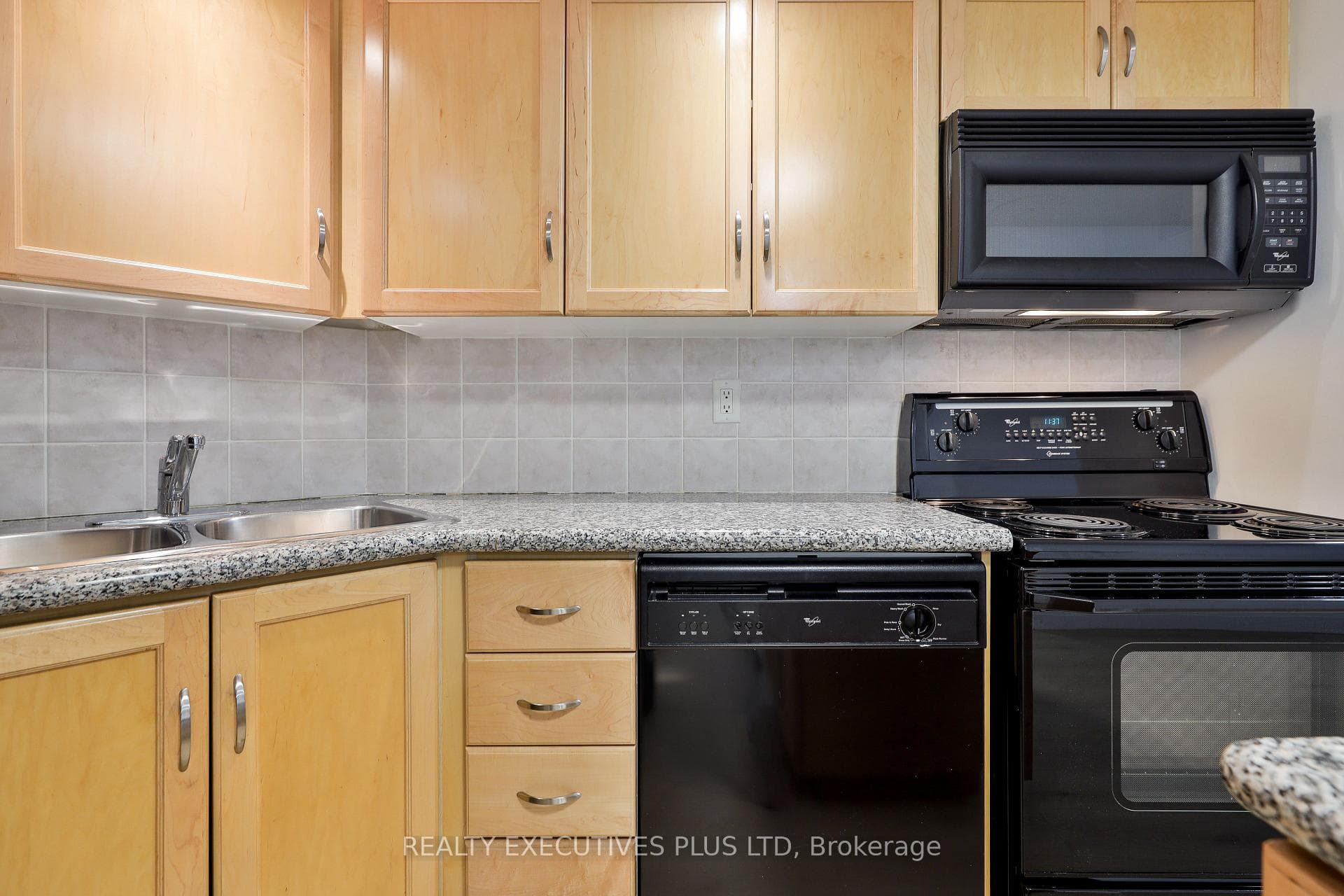 250 Wellington Street Unit 1028 photo 9
