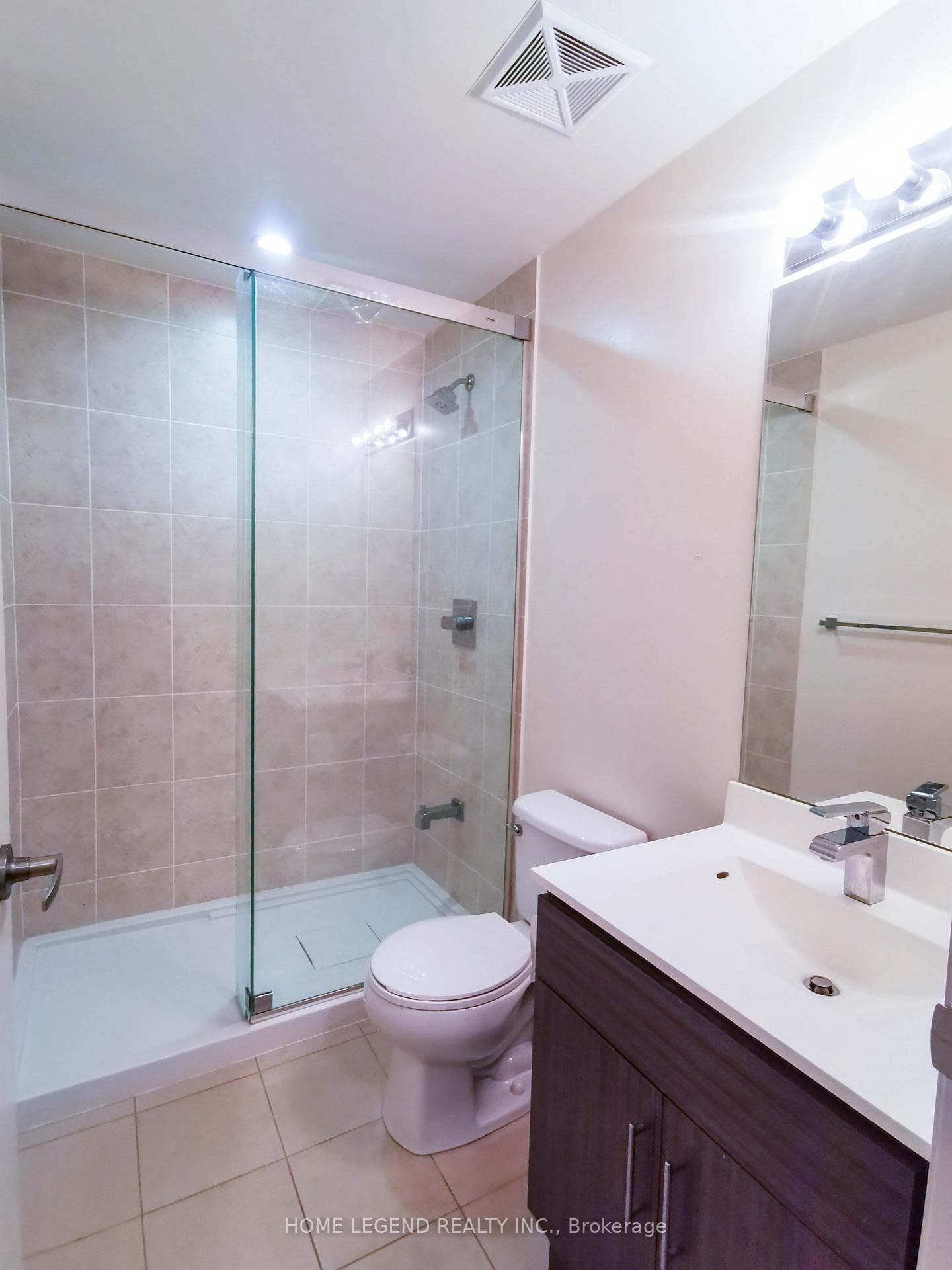 68 Canterbury Place Unit 605 photo 9