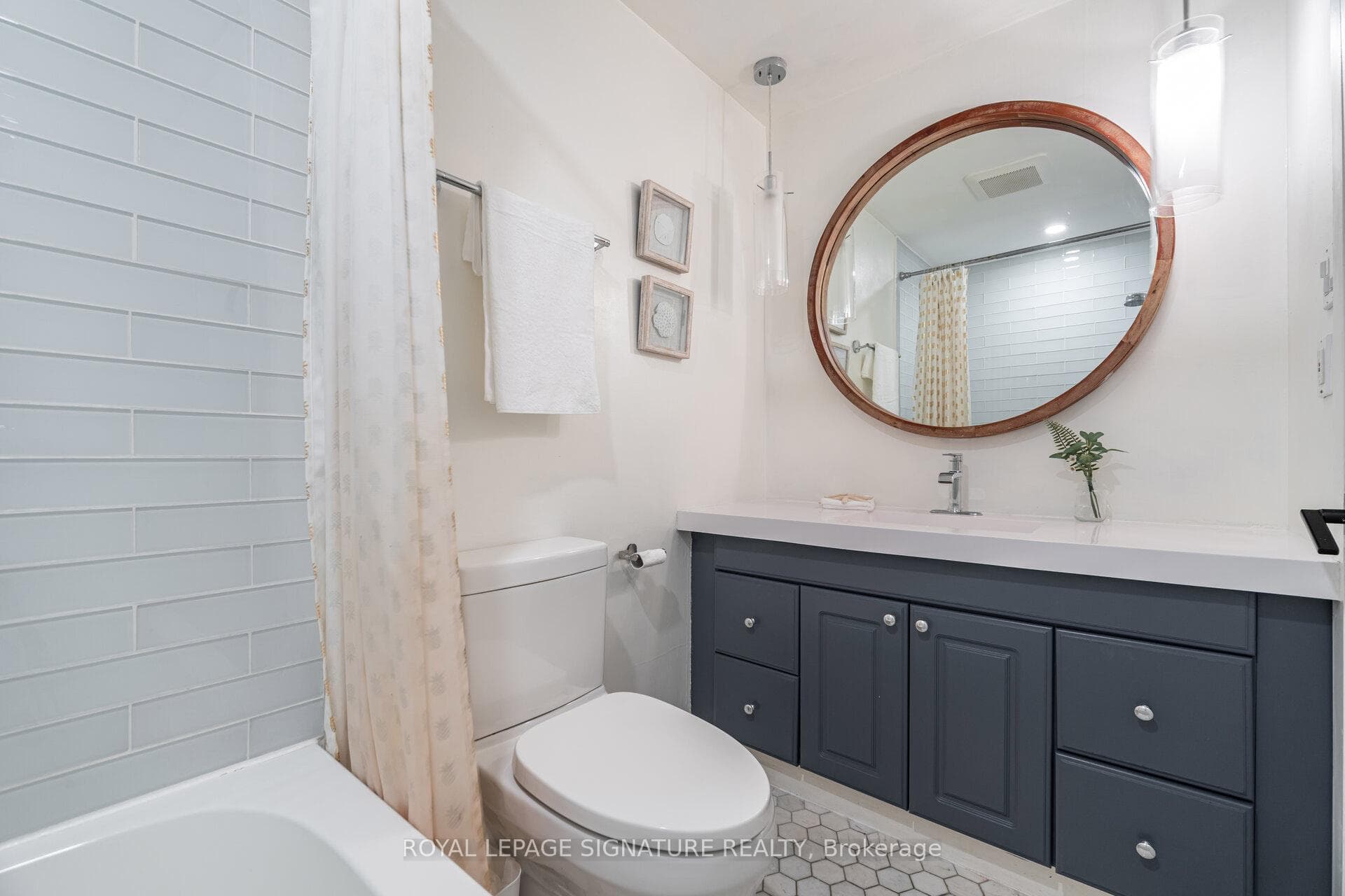 2431 Padstow Crescent photo 15