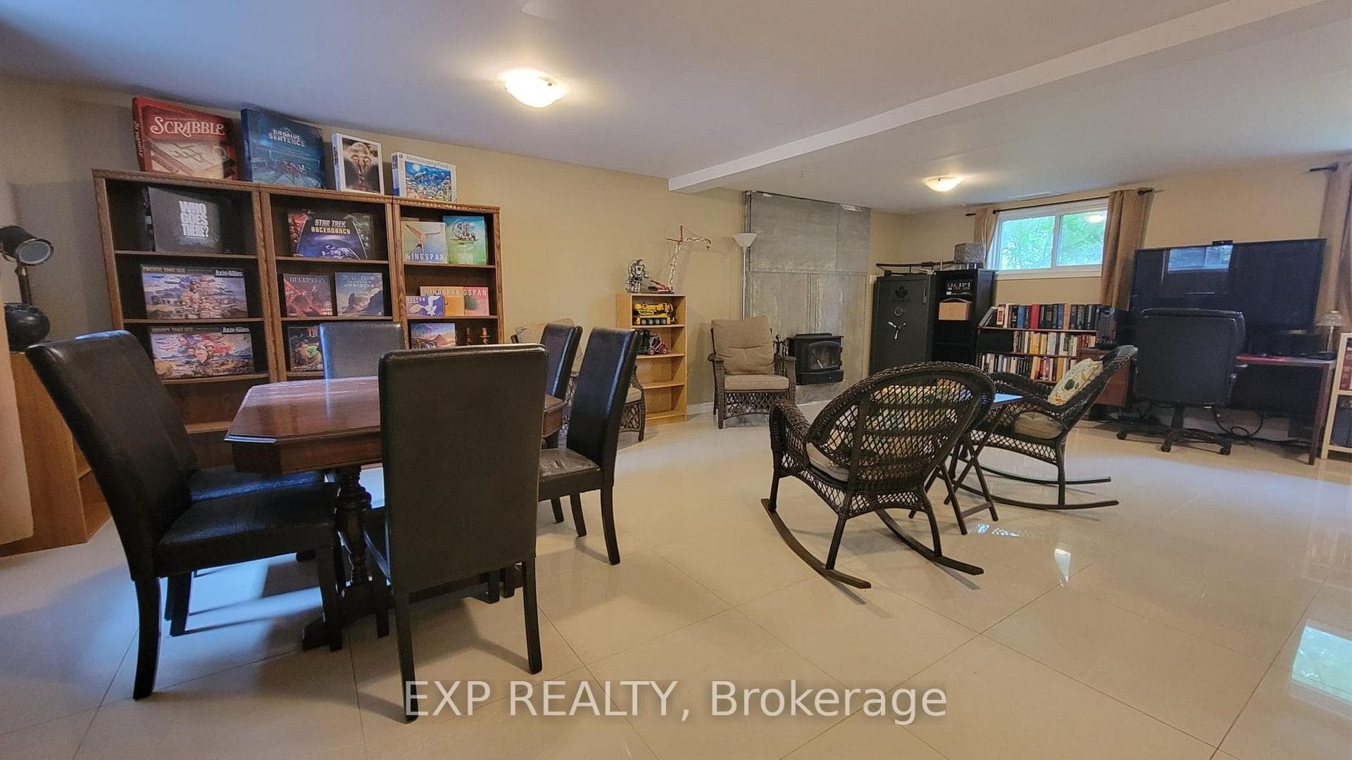 245 Millbank Drive photo 29