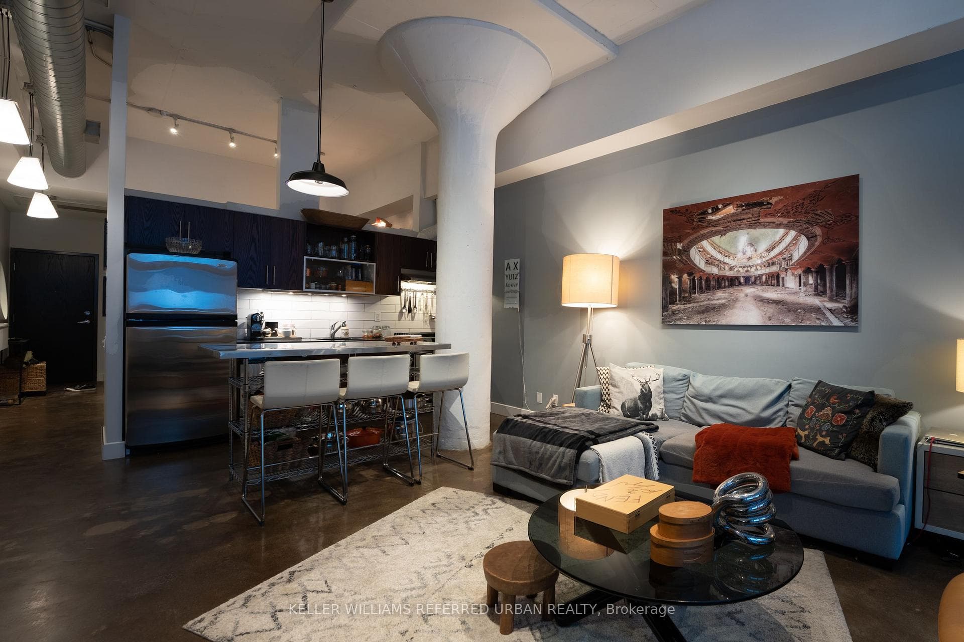 233 Carlaw Avenue Unit 309 photo 3