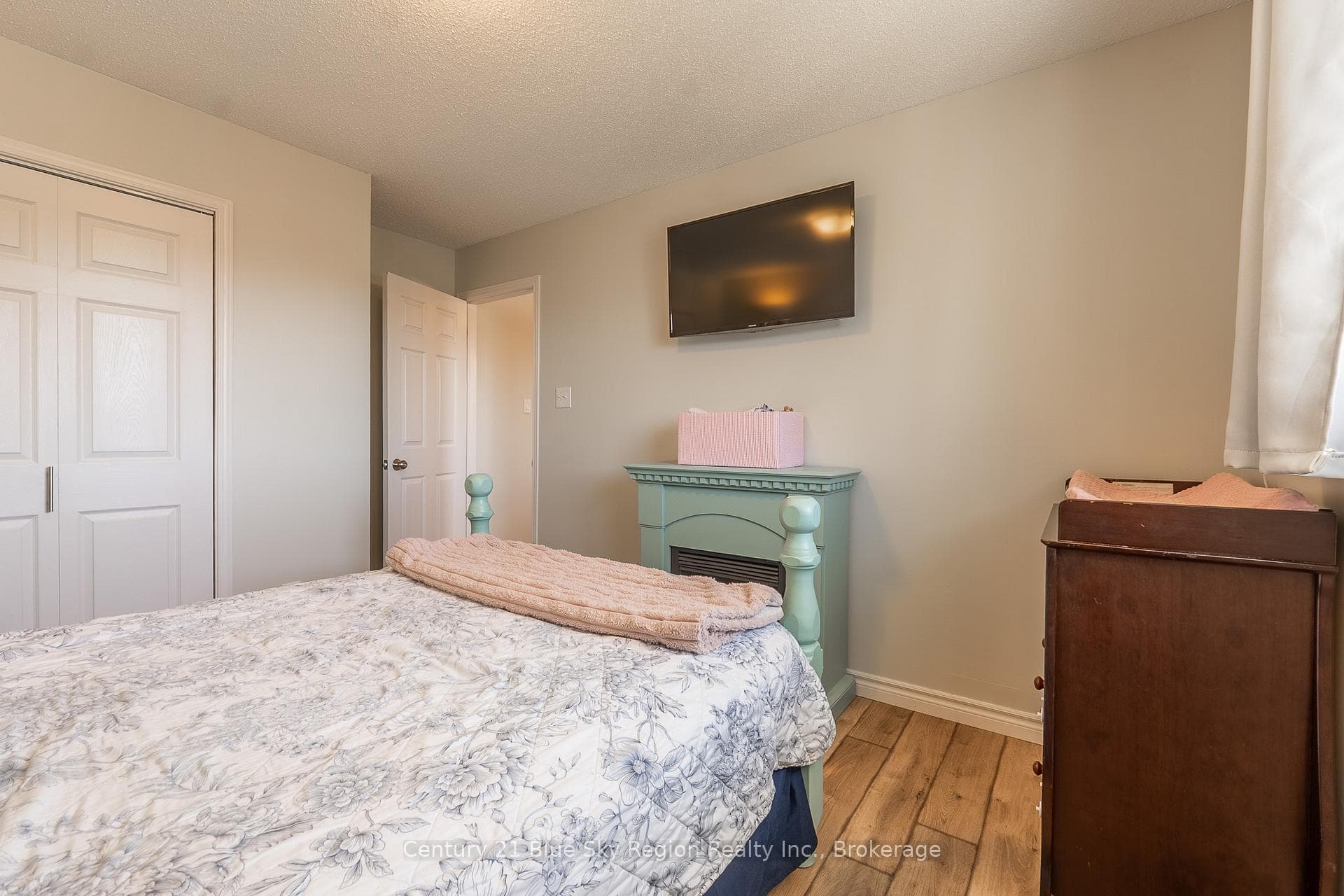 19 Van Horne Crescent photo 23