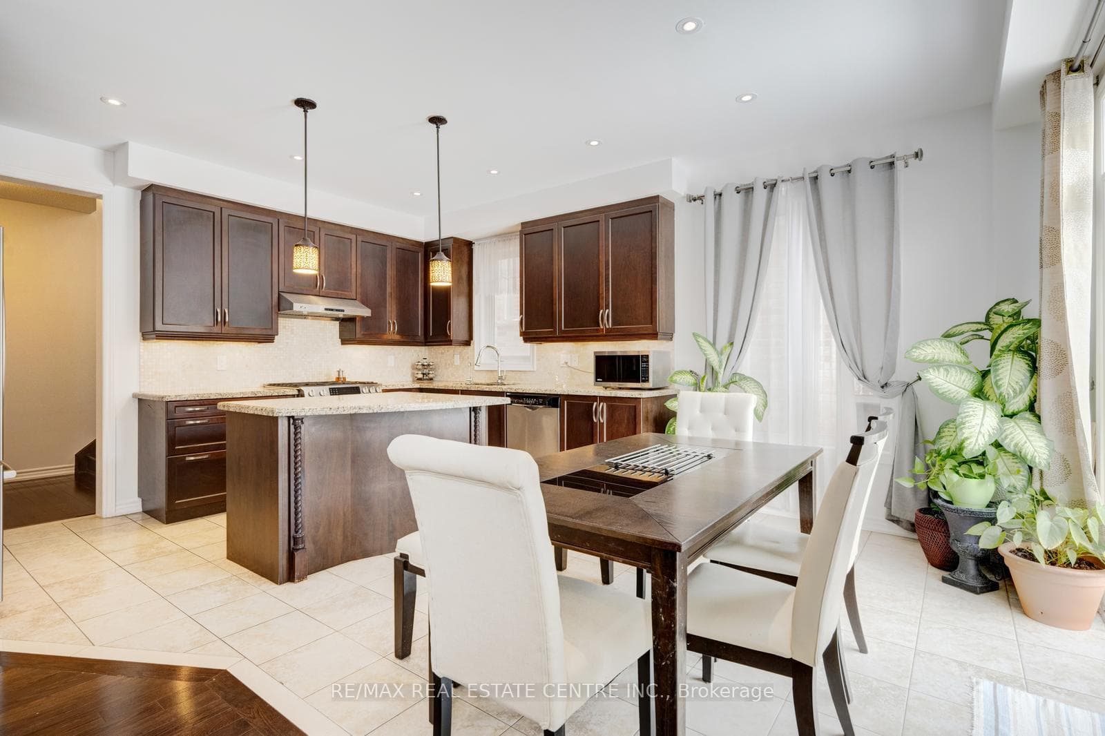 19 Mediterranean Crescent photo 15