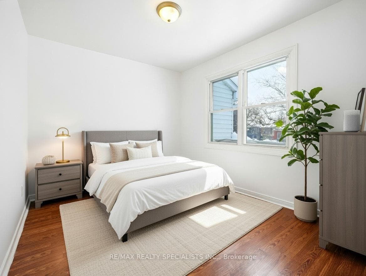 32 Courtleigh Square photo 7