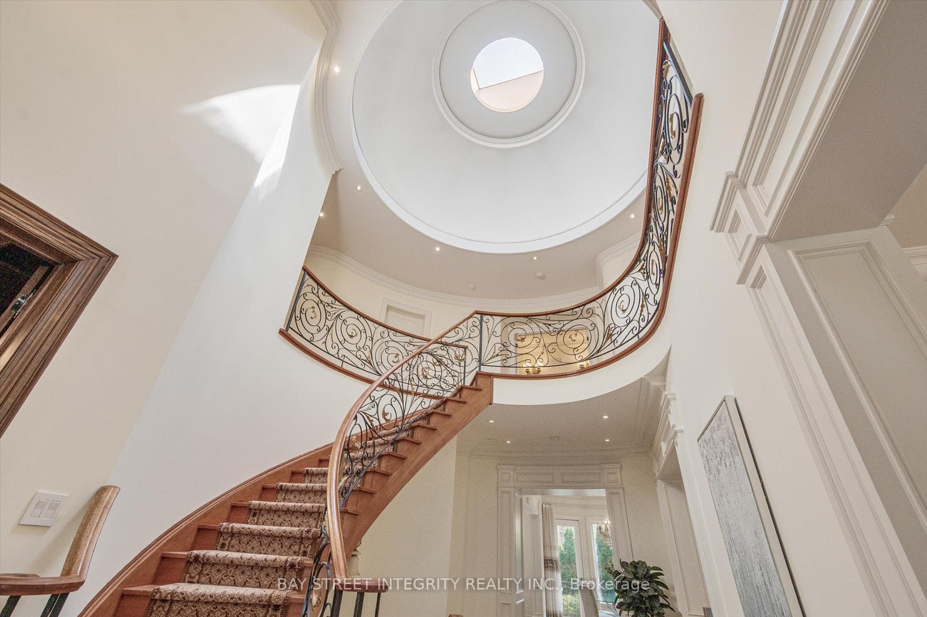 50 Leacroft Crescent photo 5