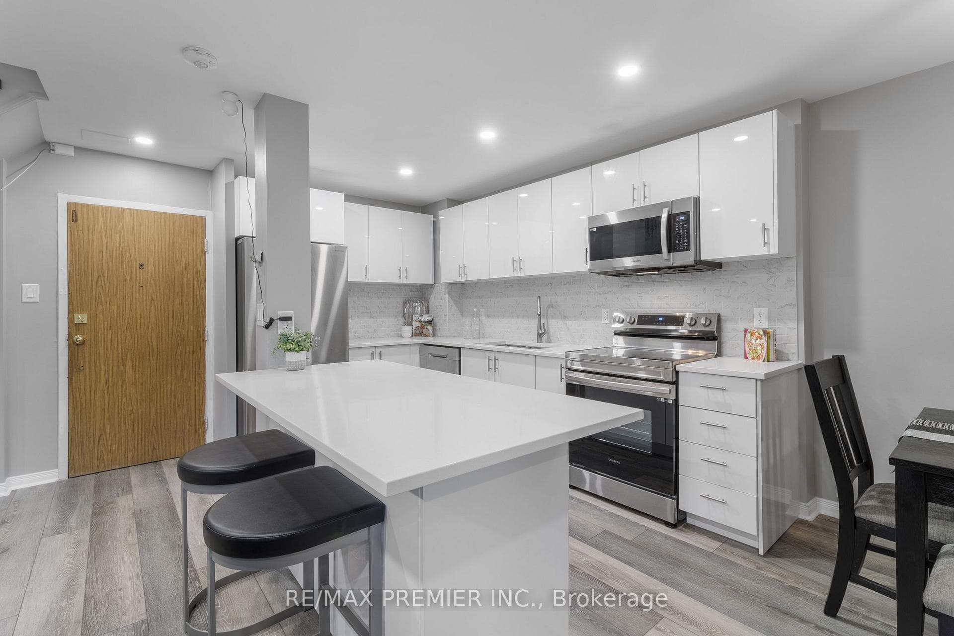 2095 Roche Court Unit 139 photo 14