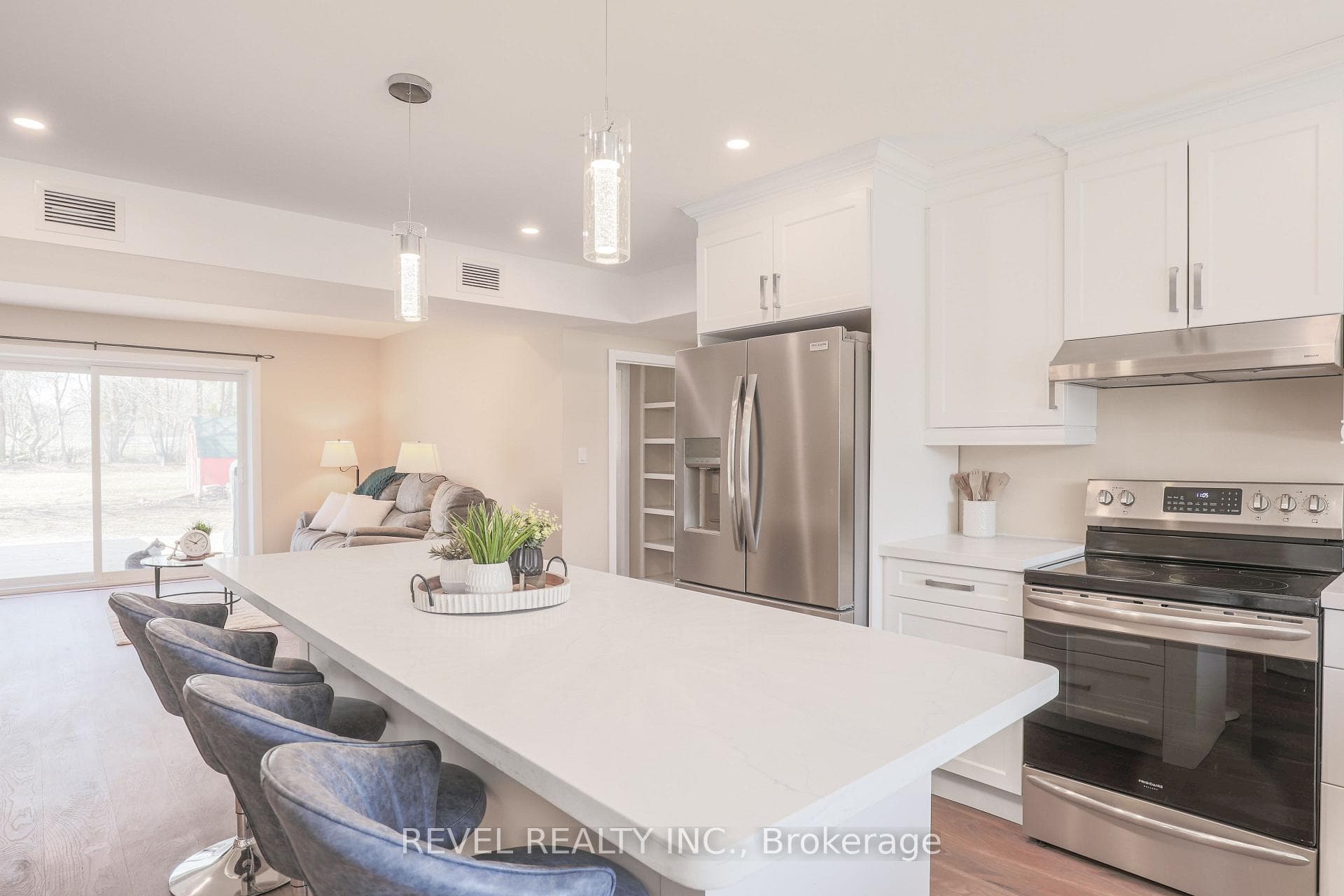 75 Adelaide Street photo 8