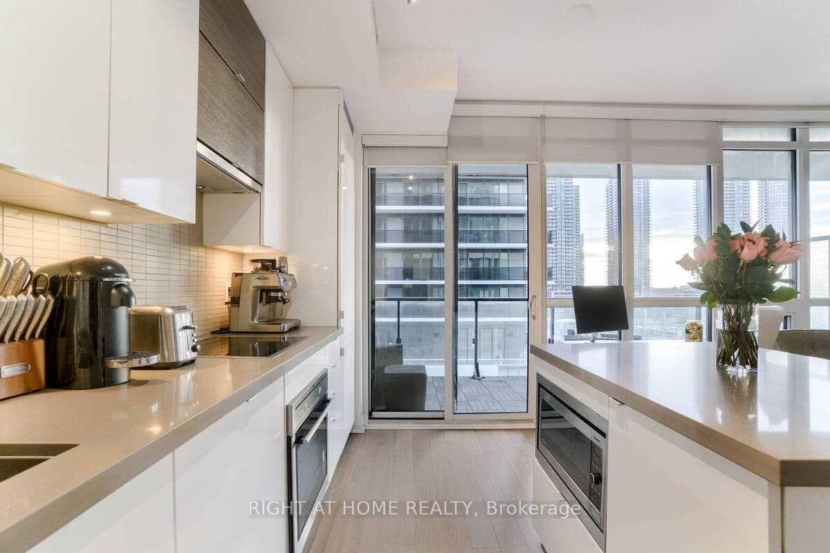 60 Annie Craig Drive Unit 801 photo 8