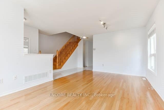 1006 Bur Oak Avenue photo 4