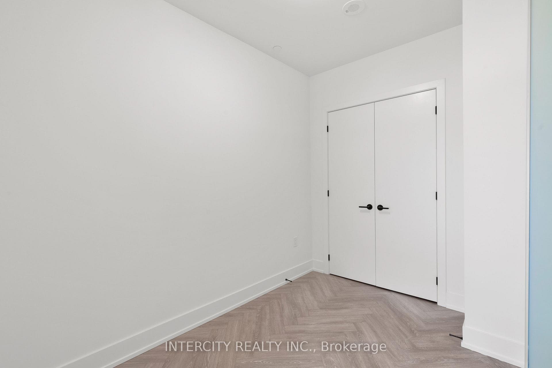 2075 King Road Unit 520 photo 17