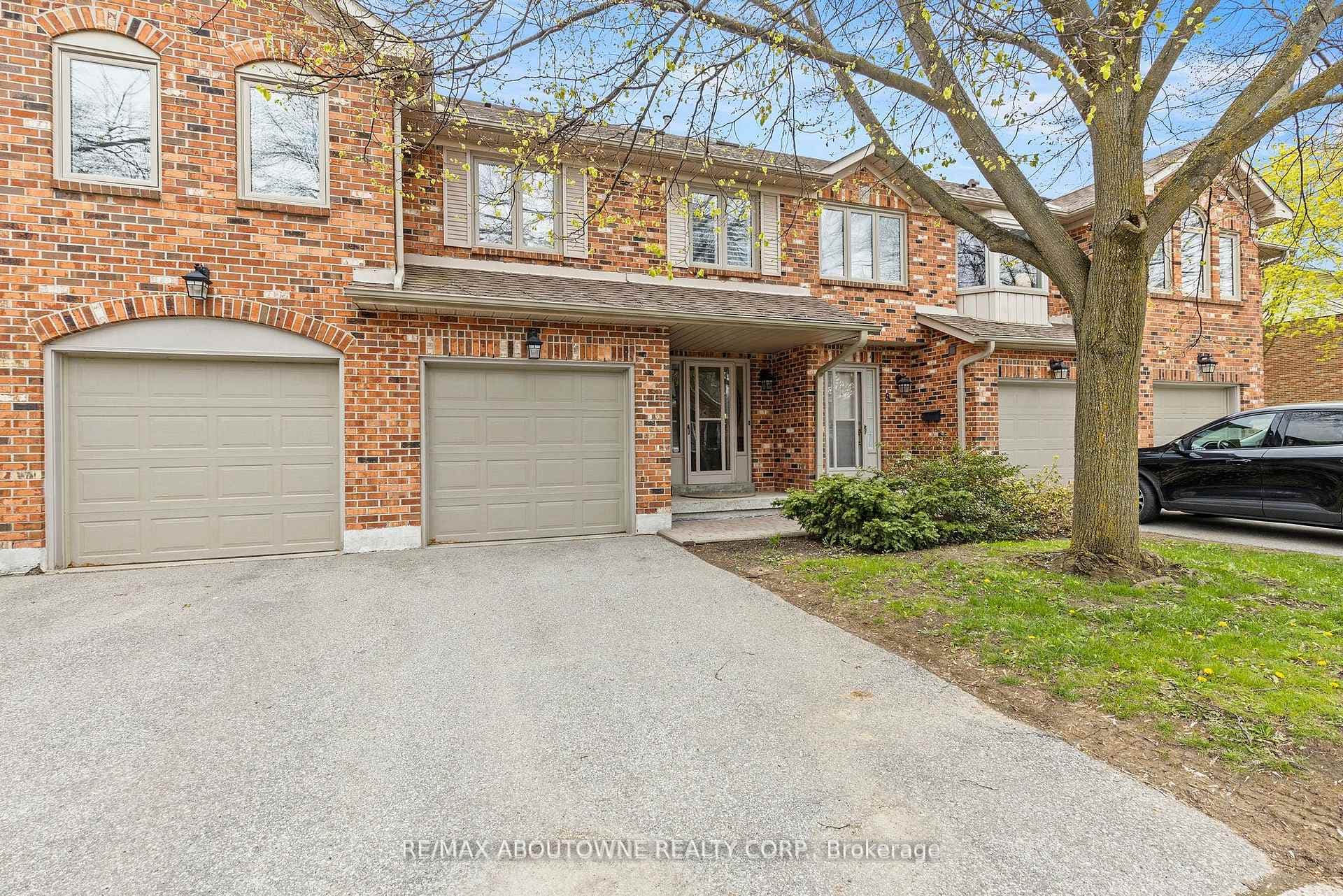 2230 Walkers Line Unit 9 photo 2