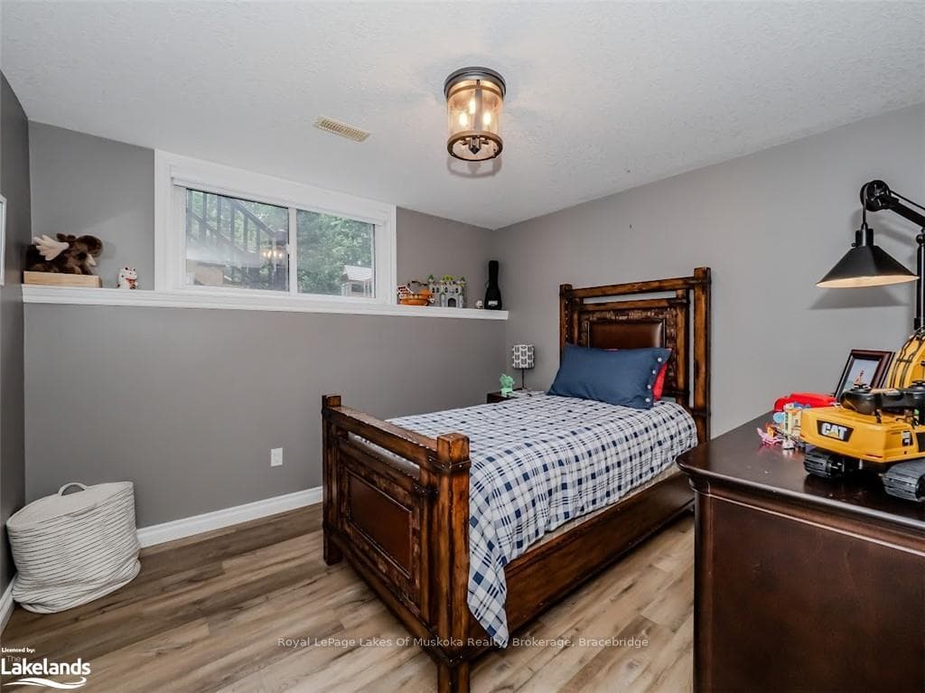 20 COATES Avenue photo 31