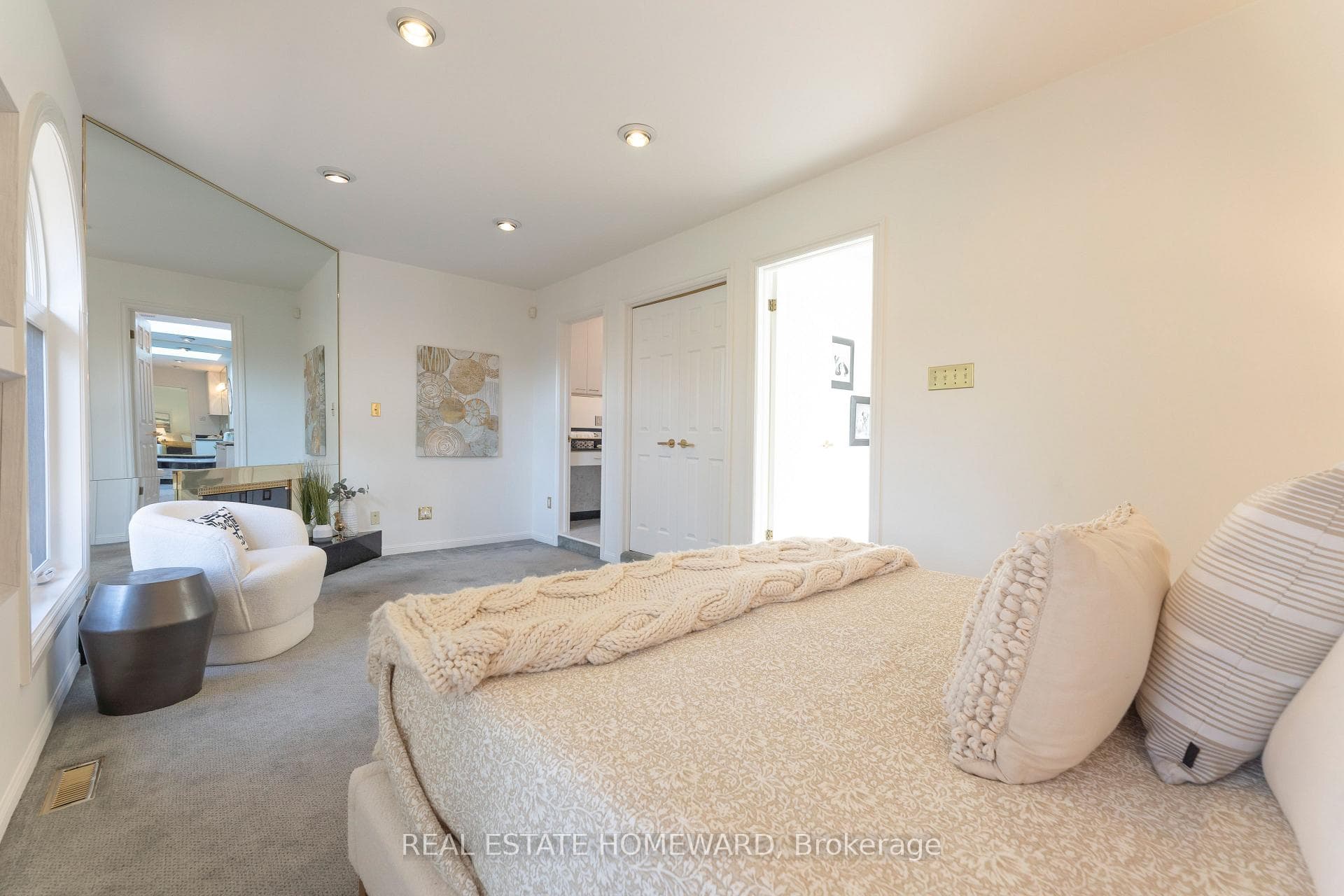 416 Roehampton Avenue photo 18