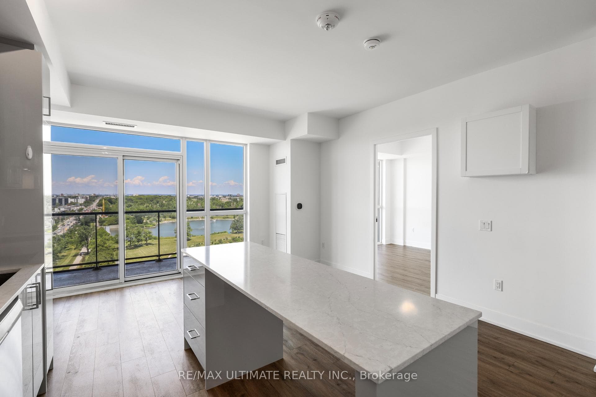 50 George Butchart Drive Unit 906 photo 5