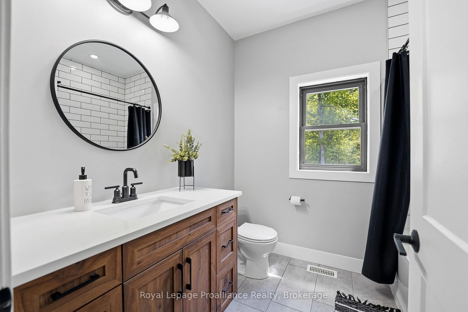 293 Douglas Road photo 27