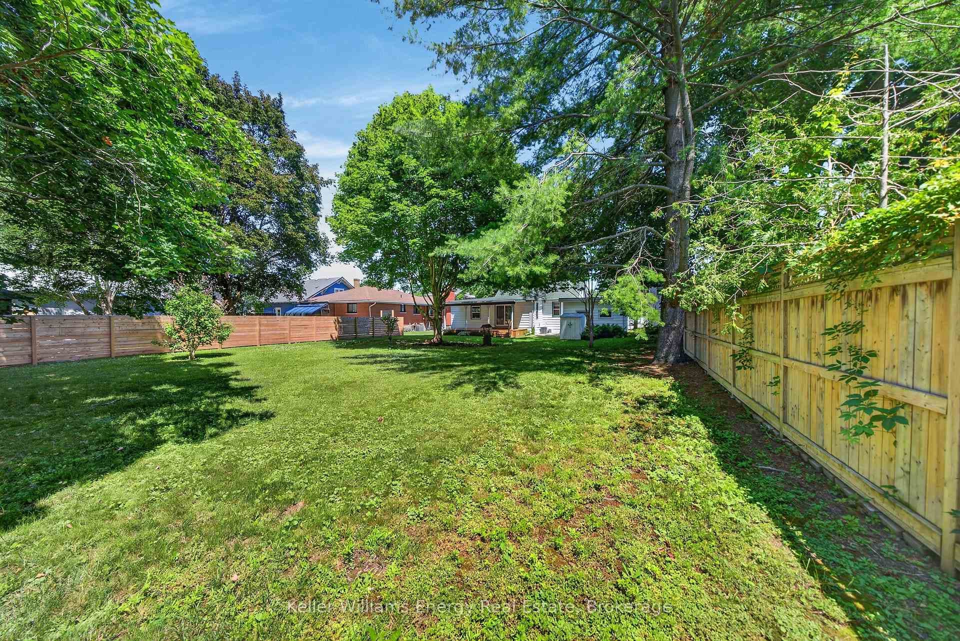 7 Maple Avenue photo 12