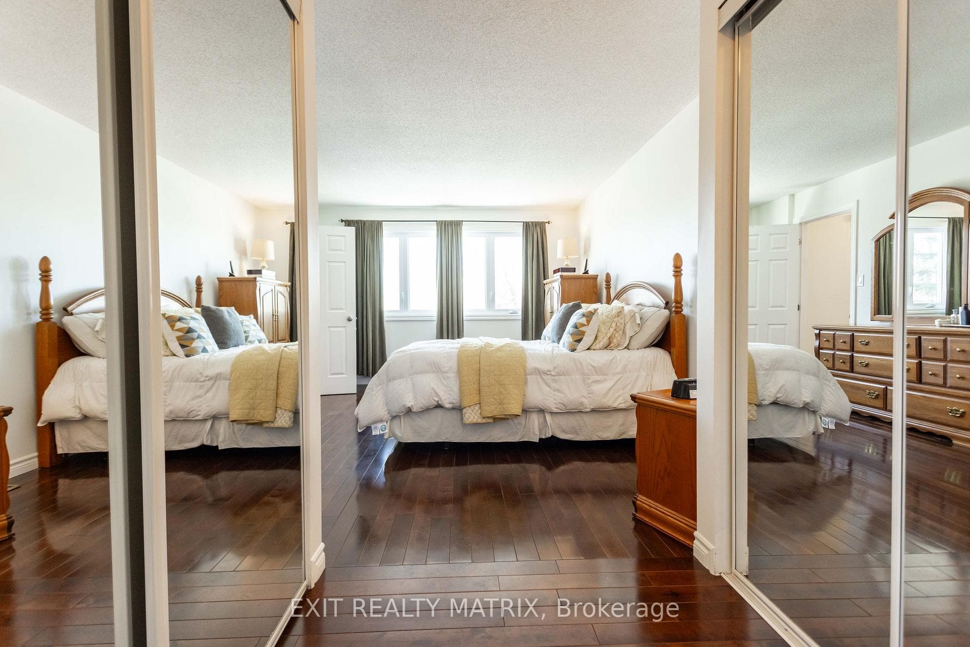 27 Parklands Avenue photo 20