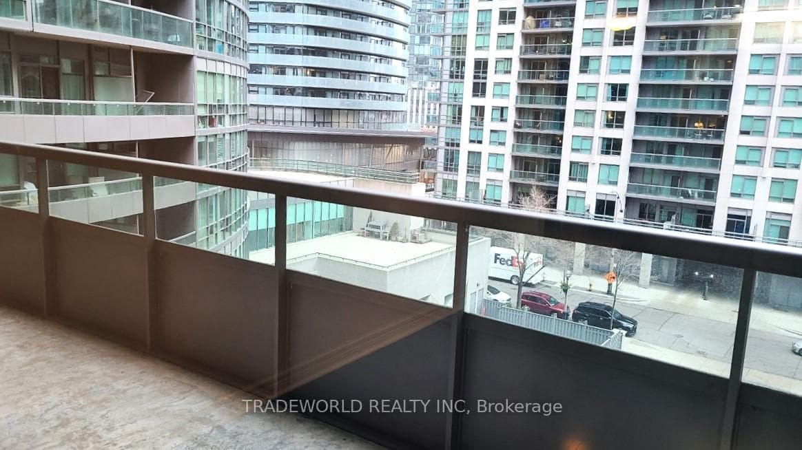 51 Lower Simcoe Street Unit 626 photo 9