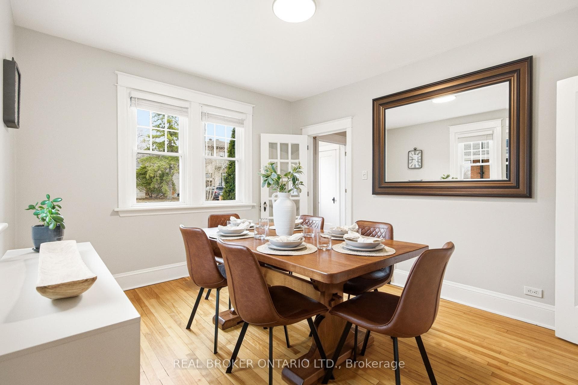 496 Hartleigh Avenue photo 3
