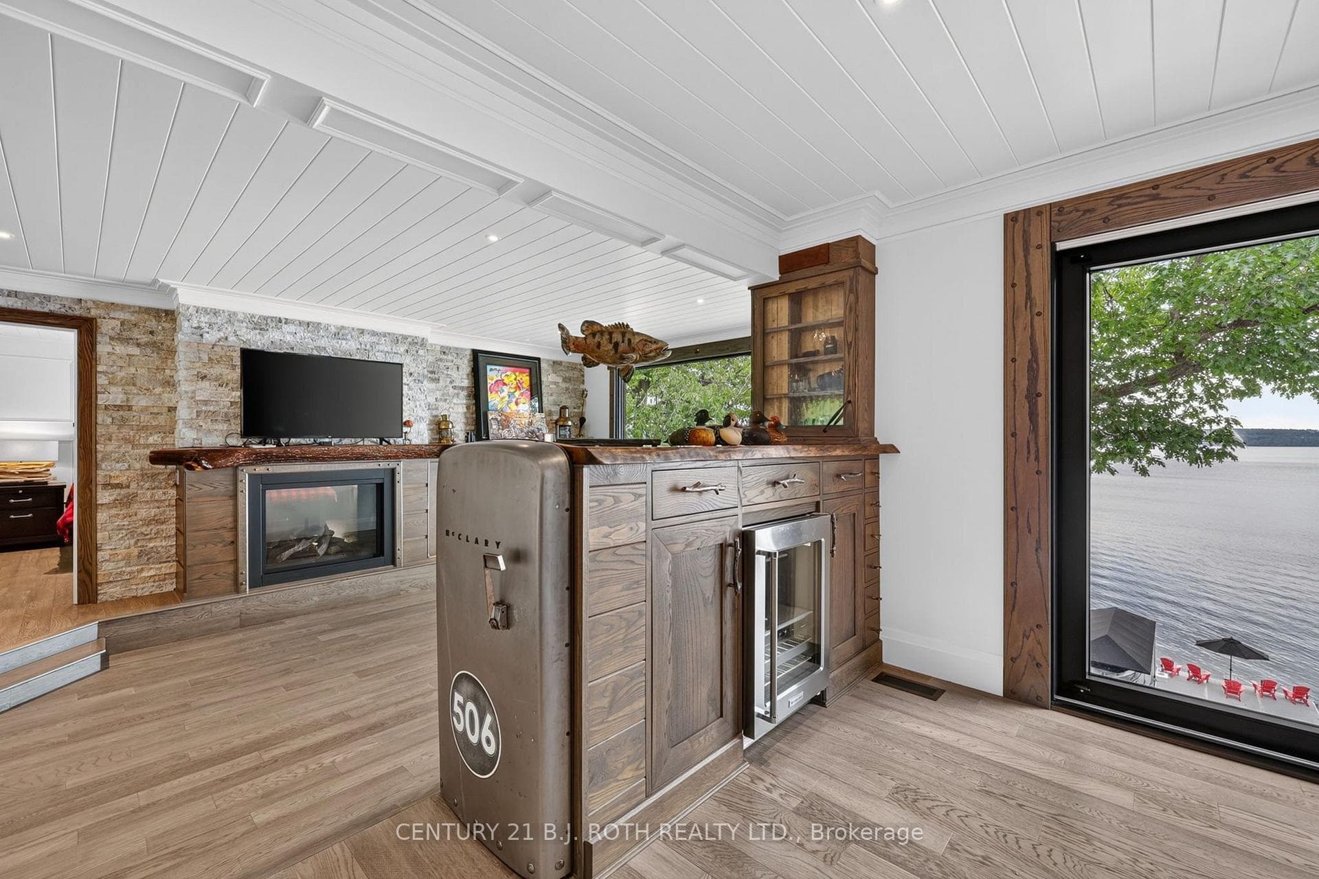 9 Barrie Terrace photo 15