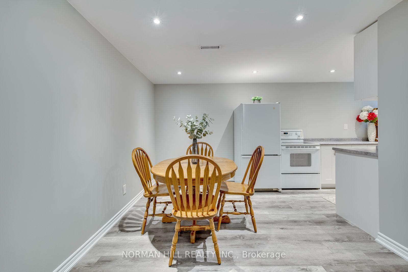 2491 Woburn Crescent photo 41