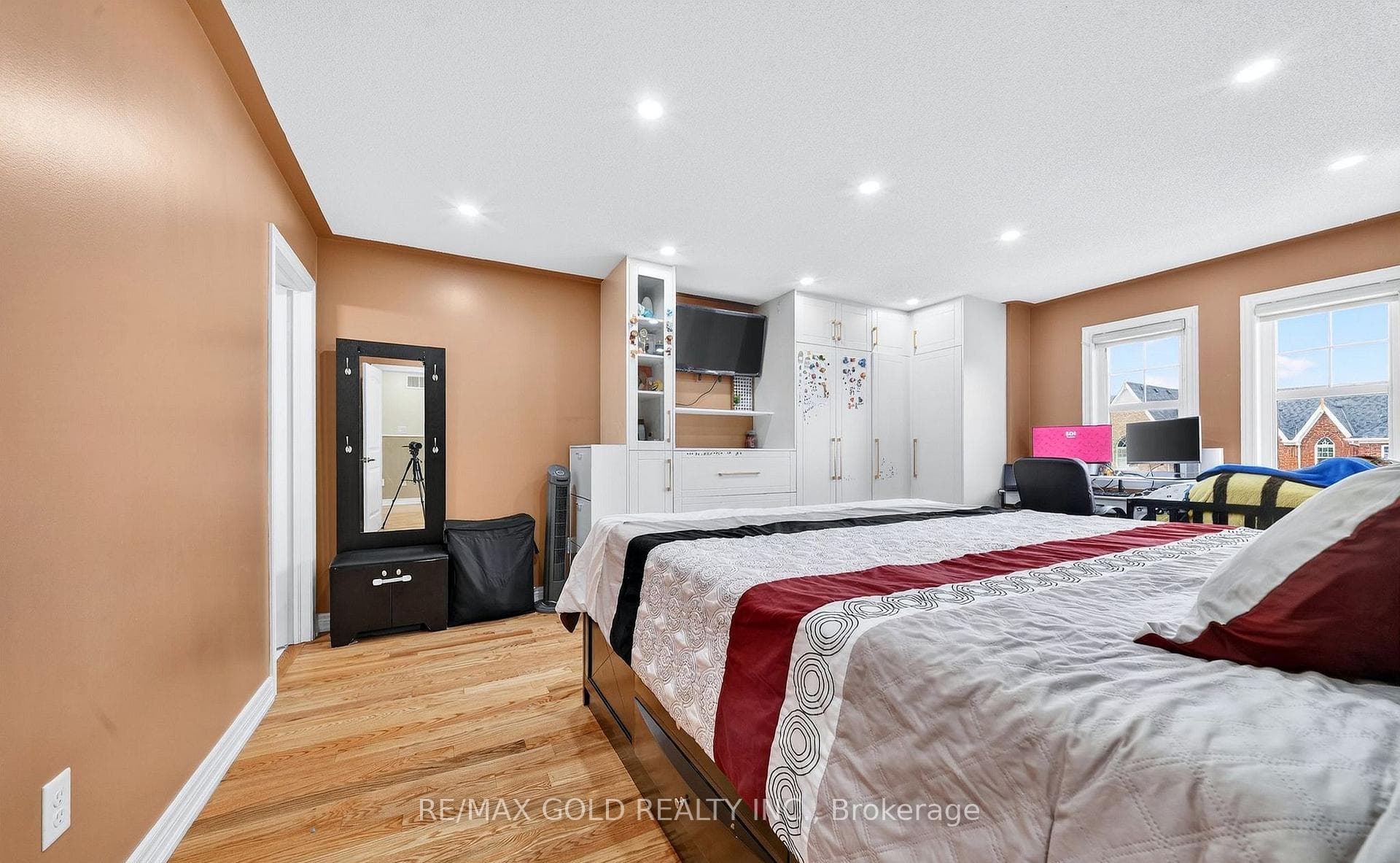 161 Shephard Avenue photo 32