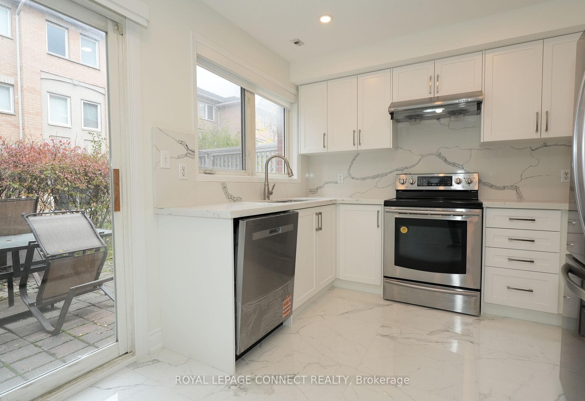 19 Rosebank Drive Unit 107 photo 2
